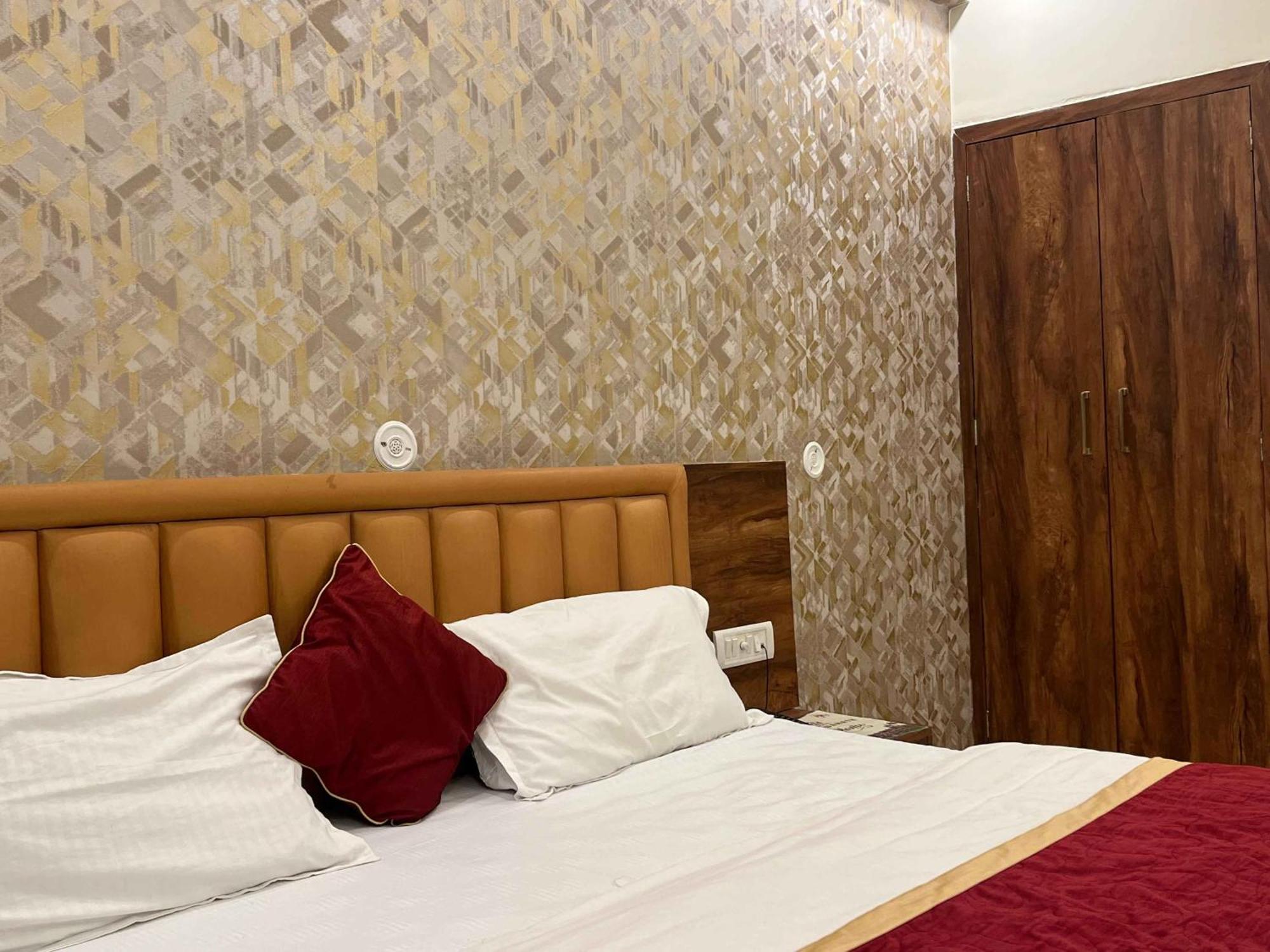 Vishwanath Hotel