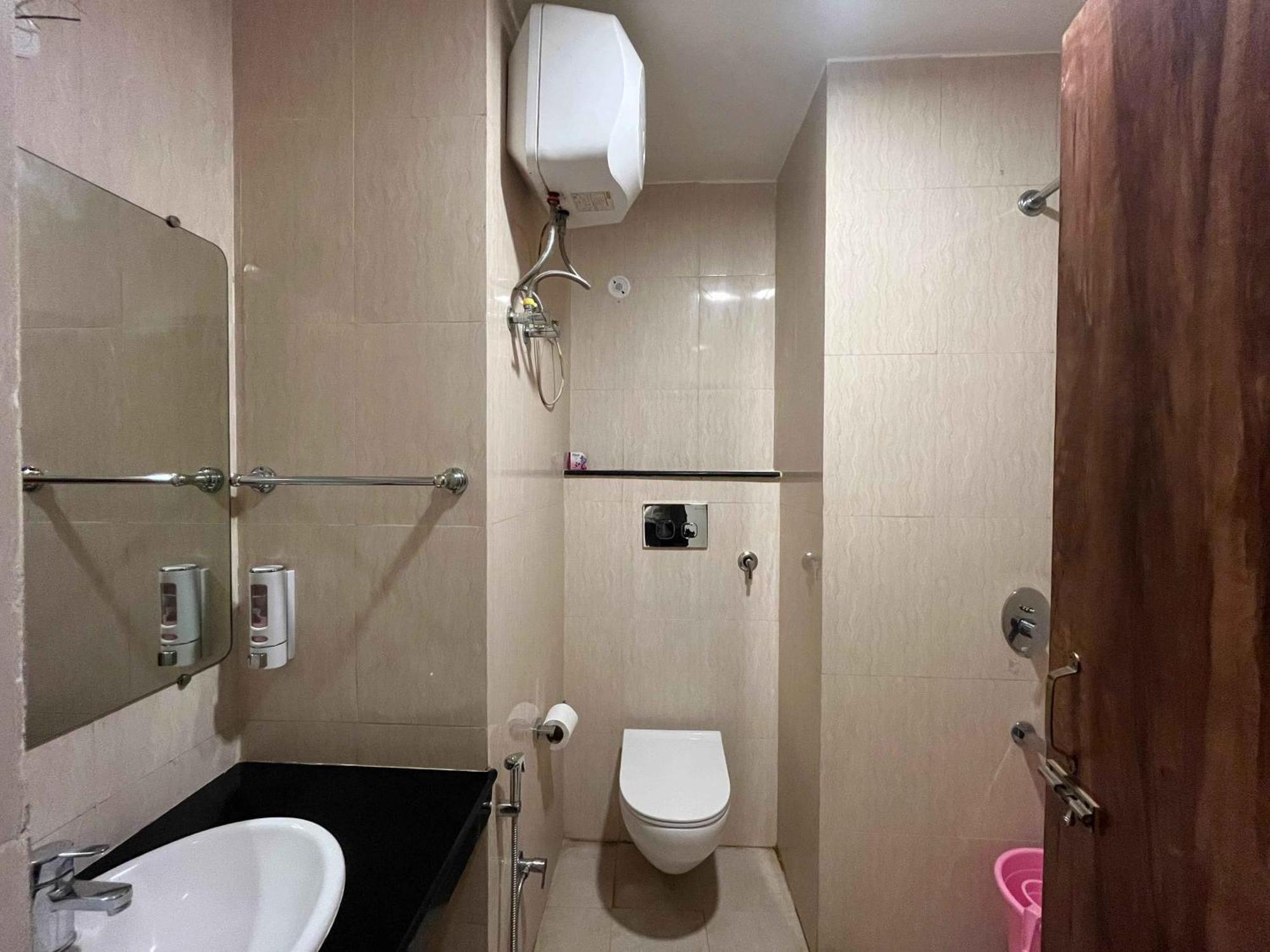 Vishwanath Hotel Lucknow