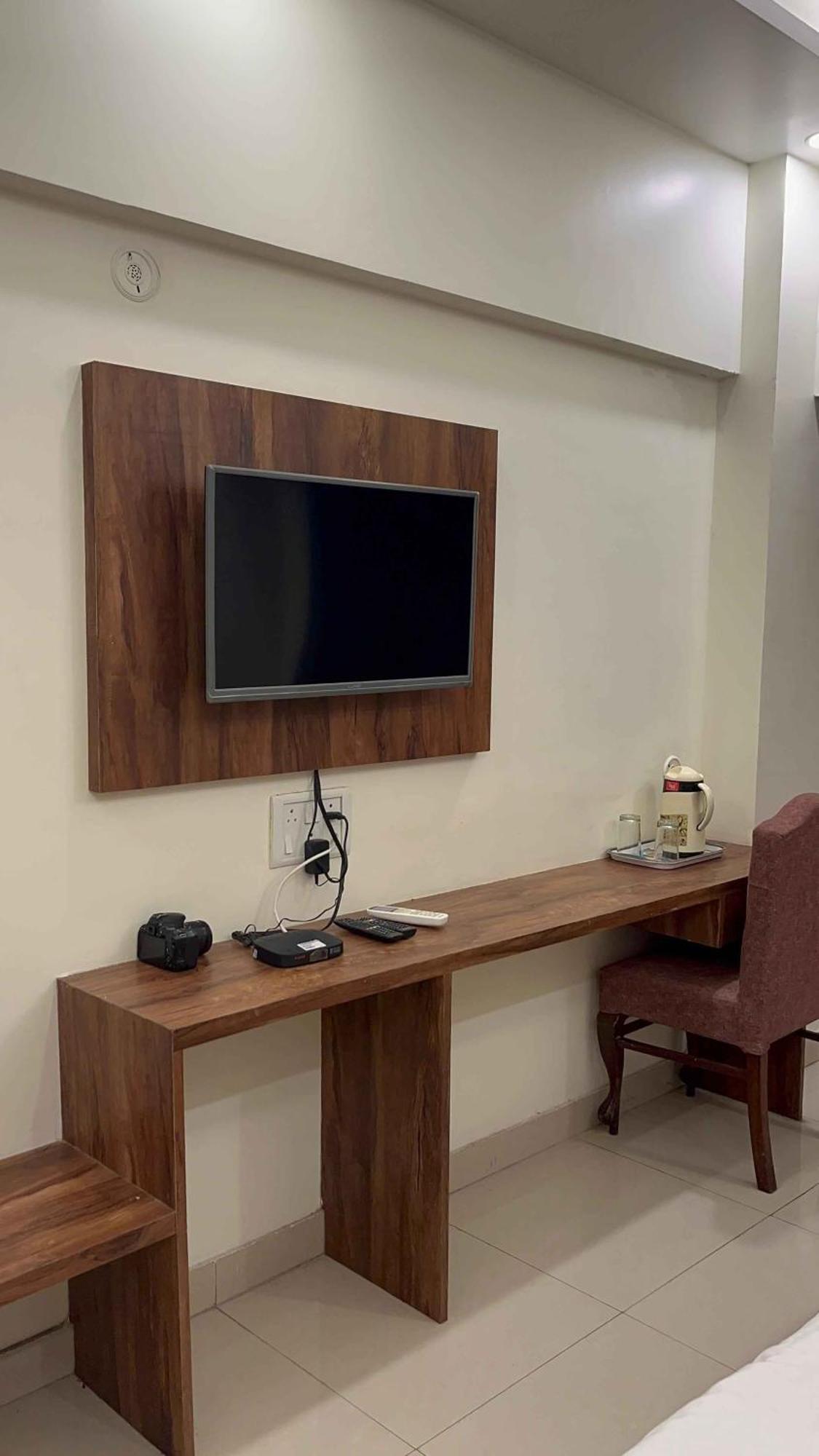 Vishwanath Hotel Lucknow